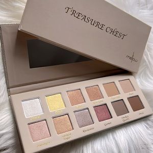 ✨ Treasure Chest Eyeshadow Palette ✨